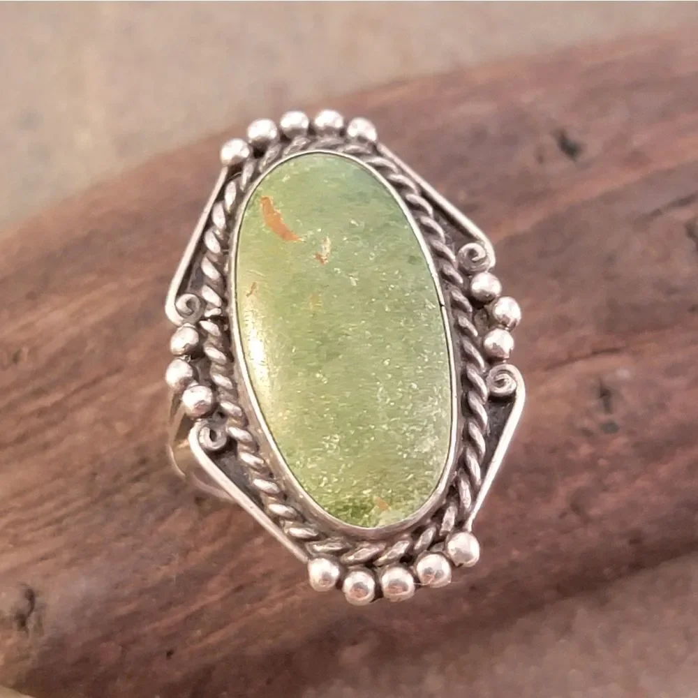 Vintage Old Pawn Navajo Green Turquoise Oval Beaded Cable Bezel Ring